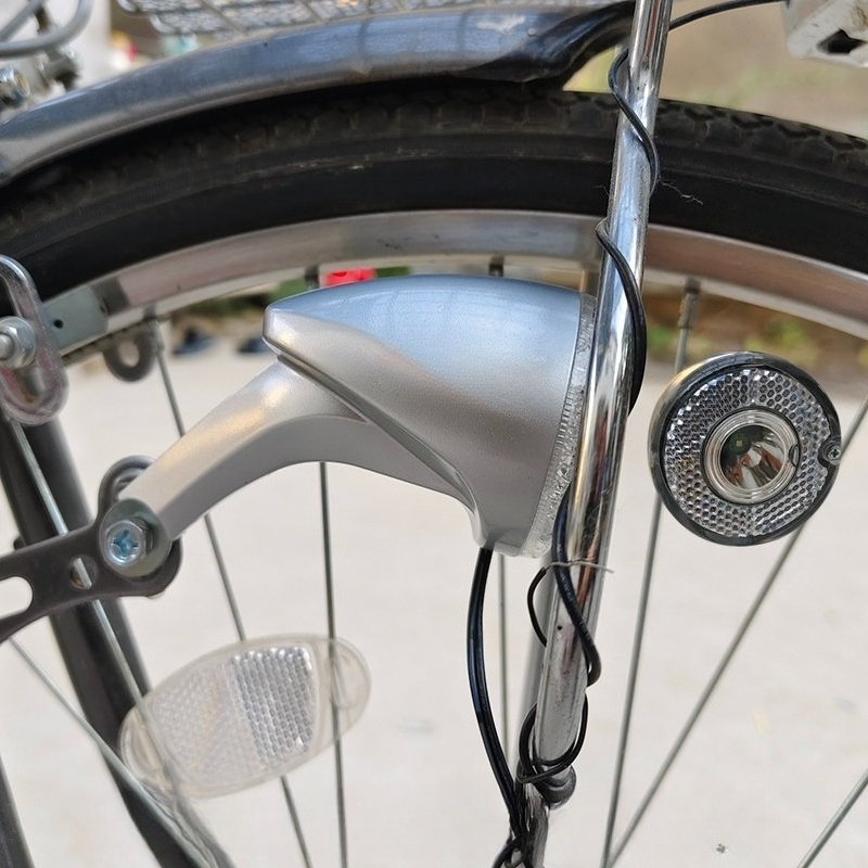 Mountain Biking In Japan - Phare LED à induction pour vélo